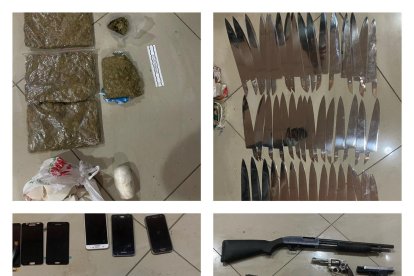 Armas blancas, celulares, droga, entre otros objetos fueron retenidos por la Policía.