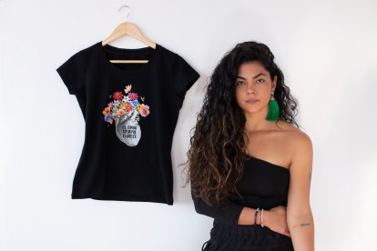 Pamela Pinto es diseñadora gráfica, profesión que la llevó al arte.