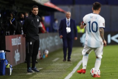 El estratega de Argentina, Lionel Scaloni no se siente favorito ante Ecuador.