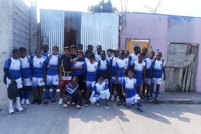 Parte de la escuela de fútbol La Perimetral.