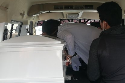 Los familiares, en medio de su dolor, solo pedían justicia por la extraña muerte del niño.