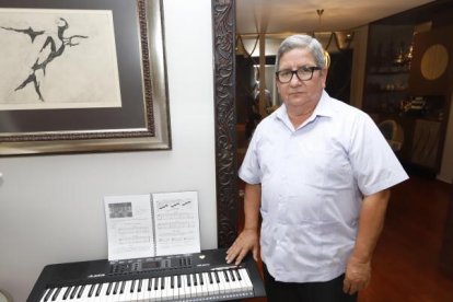 Era pianista y docente jubilado con 45 años de carrera en el mundo artístico.
