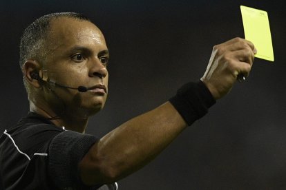 El brasileño Wilton Sampaio será el árbitro principal del duelo entre Argentina y Ecuador.