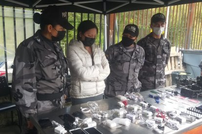 Las evidencias encontradas en poder de la fémina.