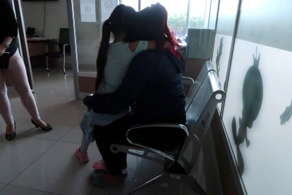 La pequeña y su mamá acudieron a la Fiscalía para denunciar el abuso sexual.