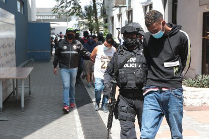 La Policía presentó a los sospechosos del crimen de la extranjera.