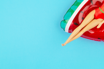 Referencial. La muñeca sexual fue abandonada en un área de pesca.