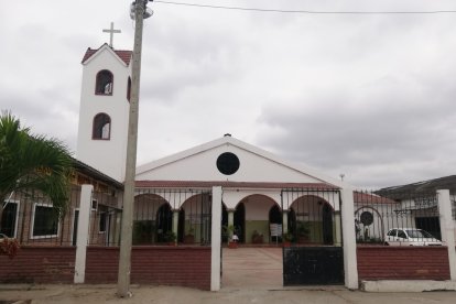 Los pillos treparon la torre de la iglesia San Martín de Porres, de Manta, y se llevaron la campana.