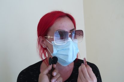 Belén en la entrevista brindada a este Diario, mientras esperaba la audiencia de su novio.