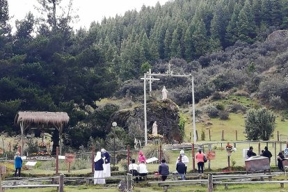 El santuario de la Virgen de El Cajas, en la advocación de la Guardiana de la Fe, es el sitio de constantes peregrinaciones.