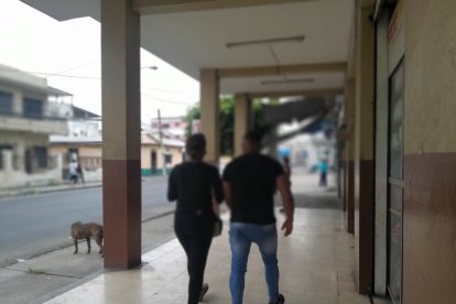 Falleció niña que baleada junto a su padre en el centro de Guayaquil.