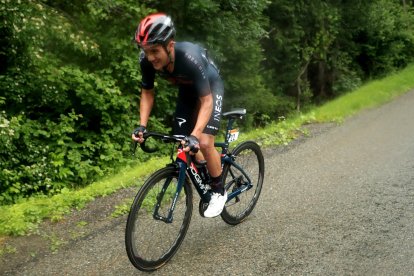 Richard Carapaz ascendió al tercer lugar pero perdió tiempo ante Tadej Pogacar, nuevo líder del Tour de Francia.
