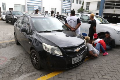 Los implicados fueron interceptados por policías mientras circulaban en un auto.