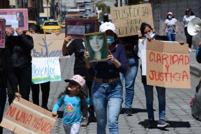 Los moradores que conocían a Diana Espinoza se unieron al plantón. Recorrieron todo el barrio.