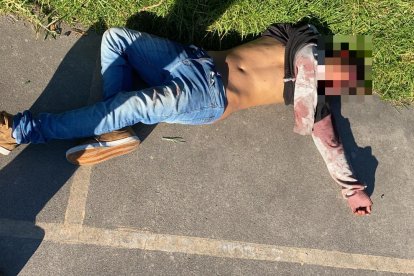 Según información preliminar, el cuerpo habría estado en el lugar por más de seis horas.