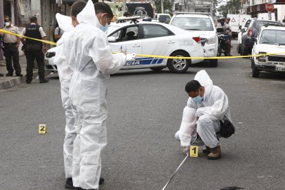 La víctima fue abordada por dos motorizados cuando iba en su auto.