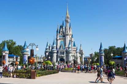 Un ansiado viaje al mundo Disney le hizo cometer un doble asesinato a una expolicía argentina.