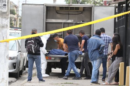 La pareja fue trasladada al Laboratorio de Criminalística y Ciencias Forenses.