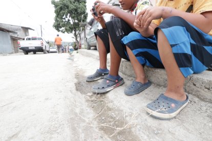 En el sitio del sucedo, habitualmente, se reúnen niños y adolescentes.