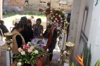 Los restos del hombre fueron velados en la casa de una tía, en el centro de la capital.