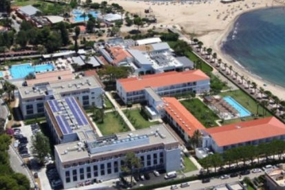 Vista panorámica del hotel donde ocurrió el insólito ataque al empleado.