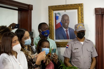 El cadáver del mandatario presentaba índices balísticos de armas de gran calibre y también de 9 milímetros.