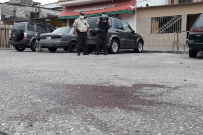 Las víctimas celebraban un cumpleaños. Entre los fallecidos estaba el homenajeado, informó la Policía. Los criminales llegaron en dos carros.