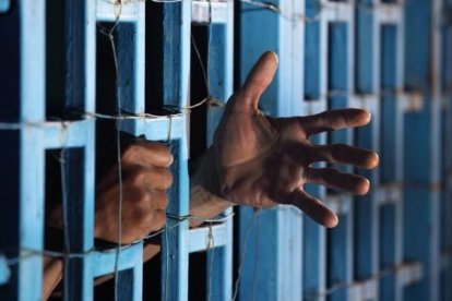 Cinco personas están detenidas por fraude contra el fisco.