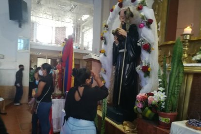 Desde que se colocó la efigie de san Benito en el templo dedicado a él y a la Virgen María, muchos devotos le profesan su fe.