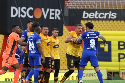 Barcelona y Emelec empataron y eso favorece a los azules.