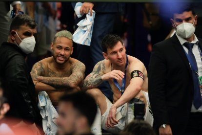 Neymar Jr y Lionel Messi, amigos en las buenas y en las malas.