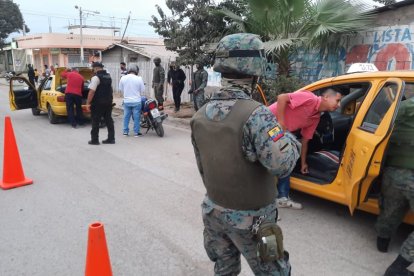 Durante los operativos se han decomisado armas blancas y de fuego.