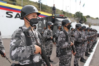 Miembros de la Policia durante la ceremonia de inauguración del curso.