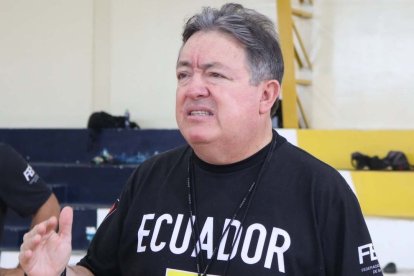 John Escalante dirigió a la selección ecuatoriana en las serie ante Bolivia, clasificatoria al premundial.