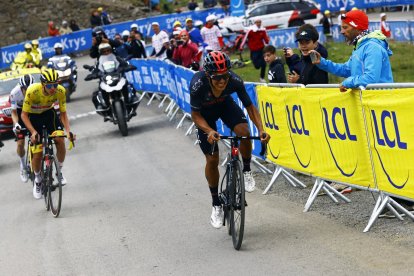 Richard Carapaz atacó en el último kilómetro del Col de Portet para alcanzar el tercer lugar de la clasificación general.