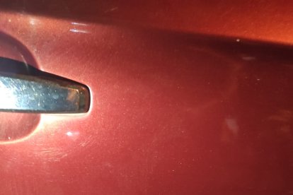 Las balas penetraron la lata del vehículo y alcanzaron a sus ocupantes.