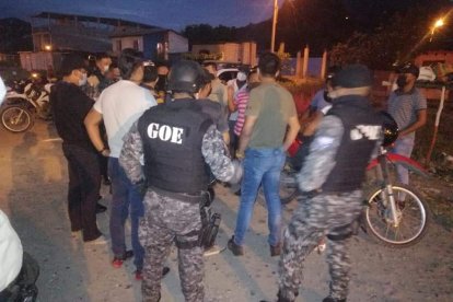 La Policía llegó al lugar de los hechos.