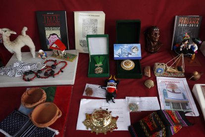 Además tiene objetos representativos de las 25 regiones del país.