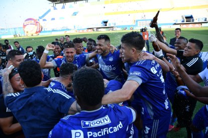 Una fiesta la celebración de la primera etapa de Emelec.