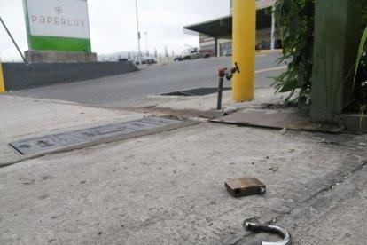 Las herramientas que se les quedaron a los presuntos delincuentes.