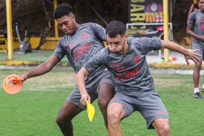 Emmanuel Martínez listo para el partido ante Vélez Sarsfield.