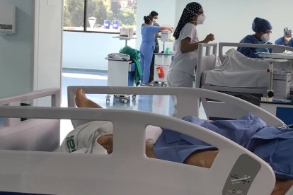 En el área de Cuidados Intensivos del IESSQuito Sur se atiende a pacientes embarazadas con COVID.