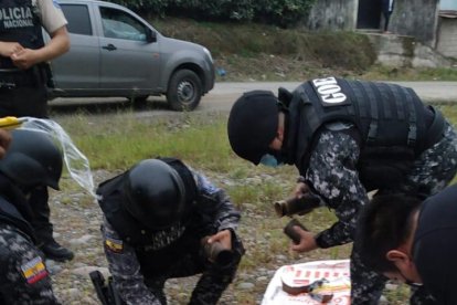 La Policía encontró dentro del vehículos 119 explosivos y 8 morteros.