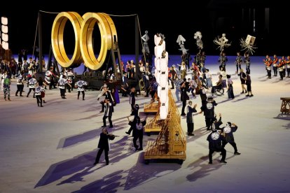 Artistas realizan sus presentaciones en los Juegos Olímpicos.