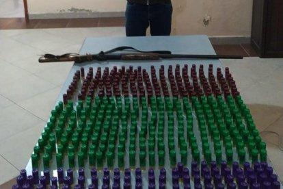 Parte de las municiones halladas en la vivienda.