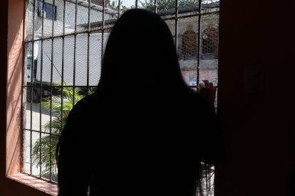 Han pasado nueve días de su agresión y Mariana aún teme salir de su casa. Nerviosa cuenta cómo fue su ‘recorrido’ de terror.