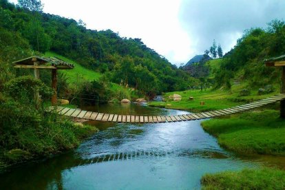 Este es parte del paisaje que ofrece el río Atapamba en sus riberas.