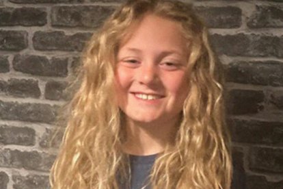 El chico que decidió ayudar a otros pequeños, dejando crecer su cabellera.