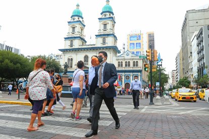 En las calles de la Perla del Pacífico caminan los guayacos nacidos y los adoptivos.