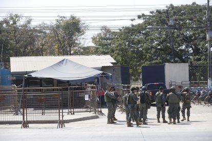 Aunque el presidente Guillermo Lasso anunció que las Fuerzas Armadas tomarían el control del primer filtro de las cárceles, aún no se publicada un decreto que lo confirmara.
